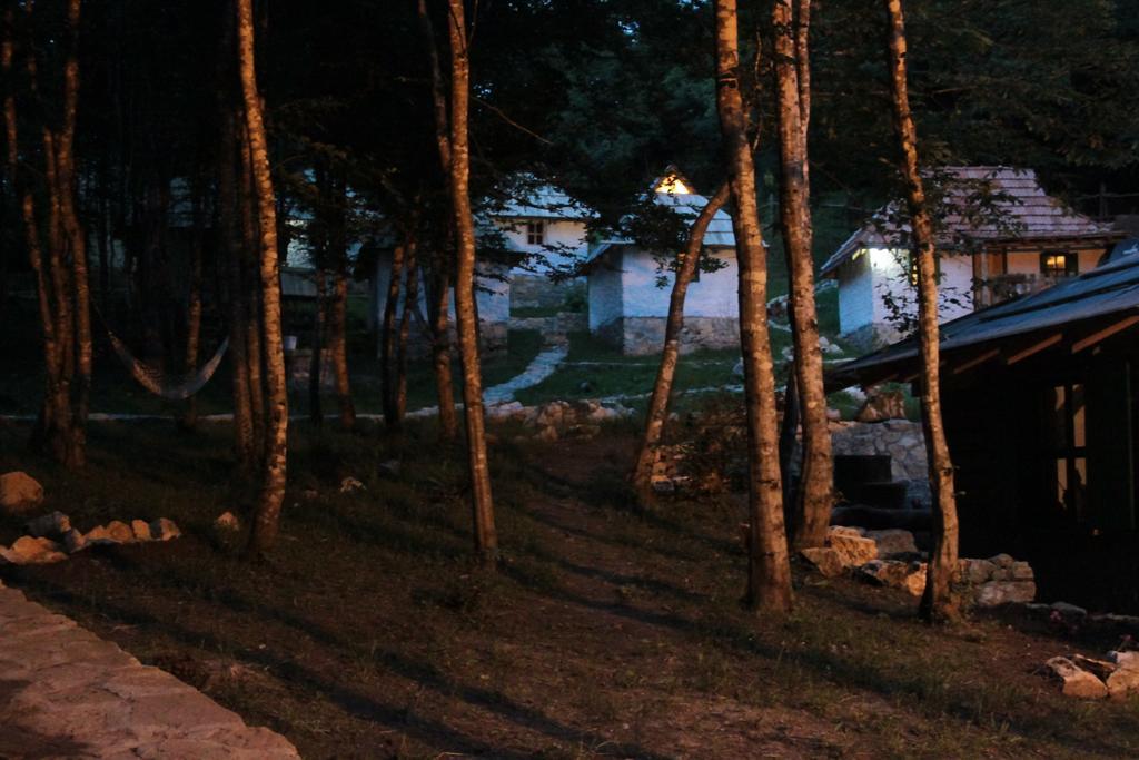Hum Camp Divlja Rijeka酒店 外观 照片