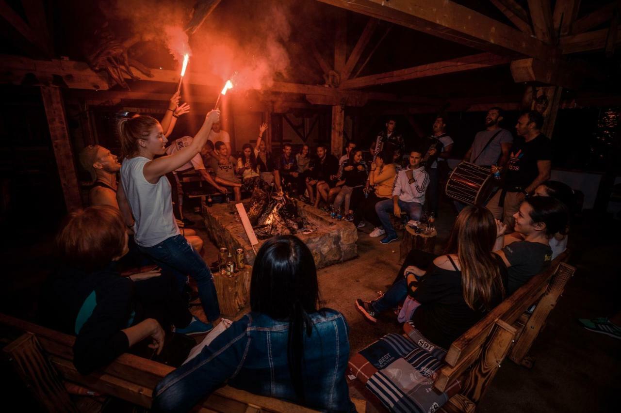 Hum Camp Divlja Rijeka酒店 外观 照片